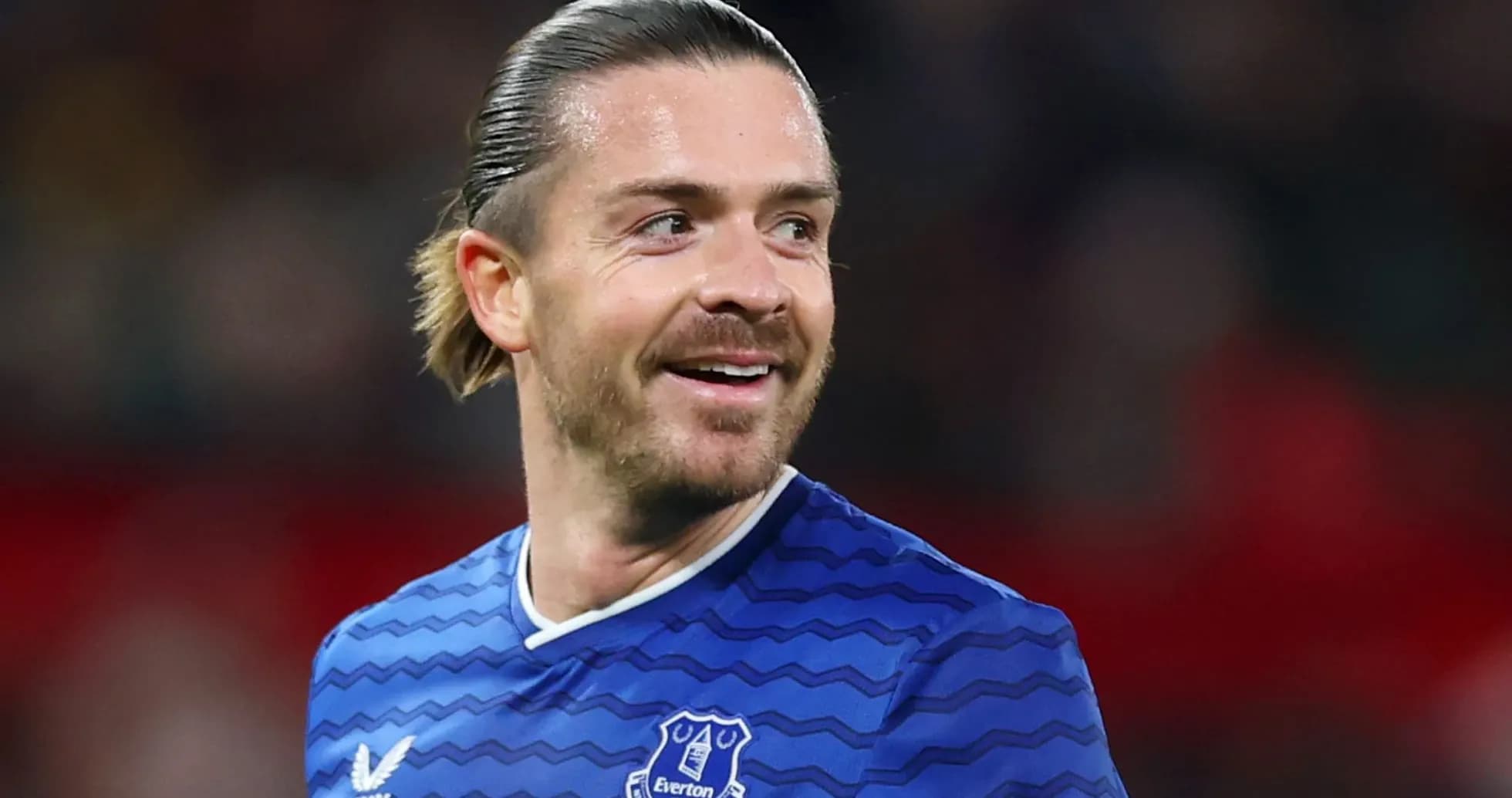 Jugador de Everton sonriendo en el campo Jugador de Everton sonriendo en el campo