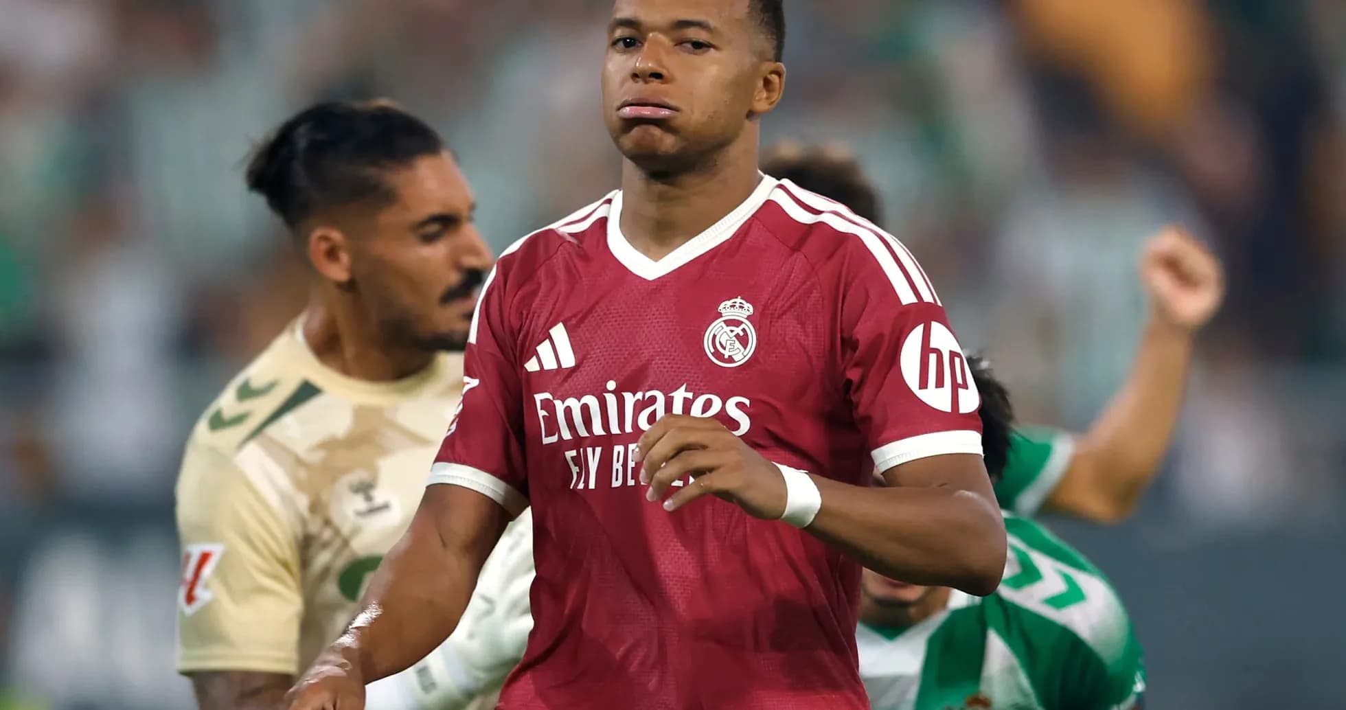 Jugador de Real Madrid en acción durante el partido Jugador de Real Madrid en acción durante el partido