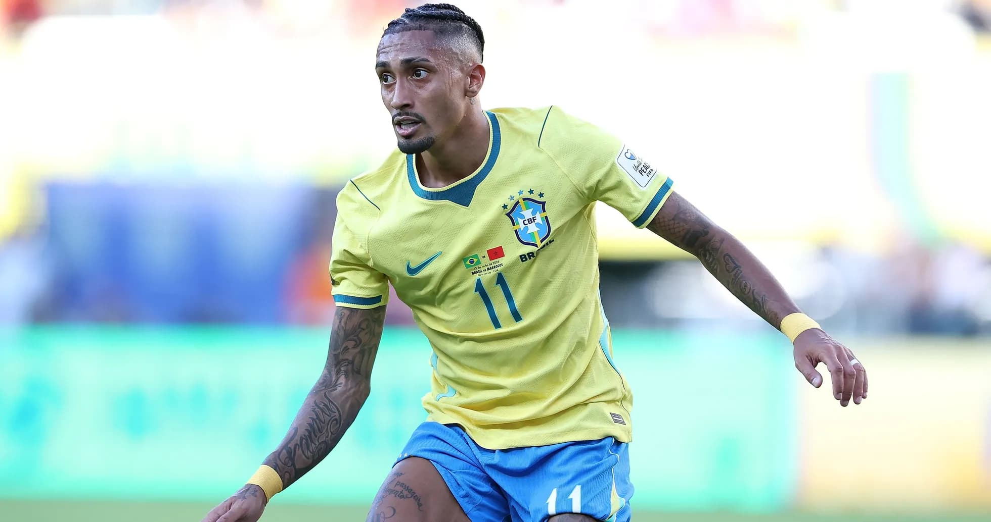 Jugador de Brasil corriendo durante un partido Jugador de Brasil corriendo durante un partido