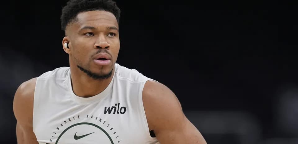 Jugador entrenando con camiseta de los Bucks Jugador entrenando con camiseta de los Bucks