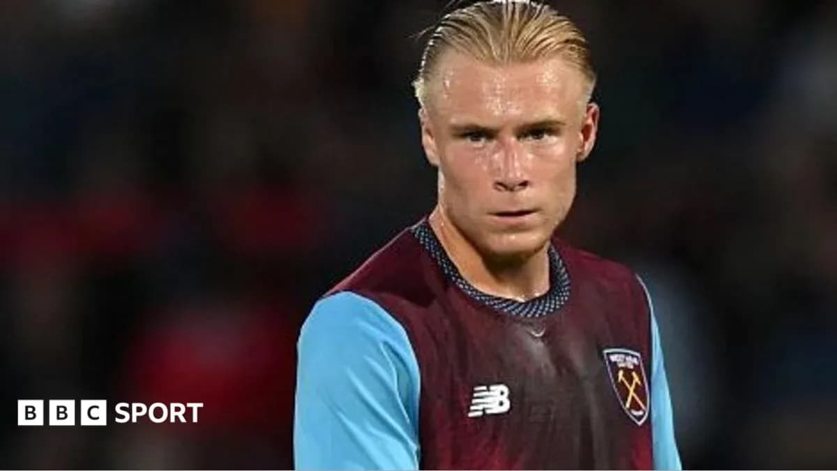 Jugador de West Ham en el campo durante un partido Jugador de West Ham en el campo durante un partido