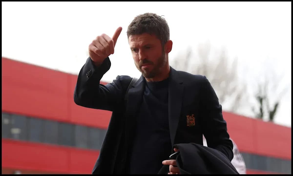 Entrenador saludando antes de un partido Entrenador saludando antes de un partido