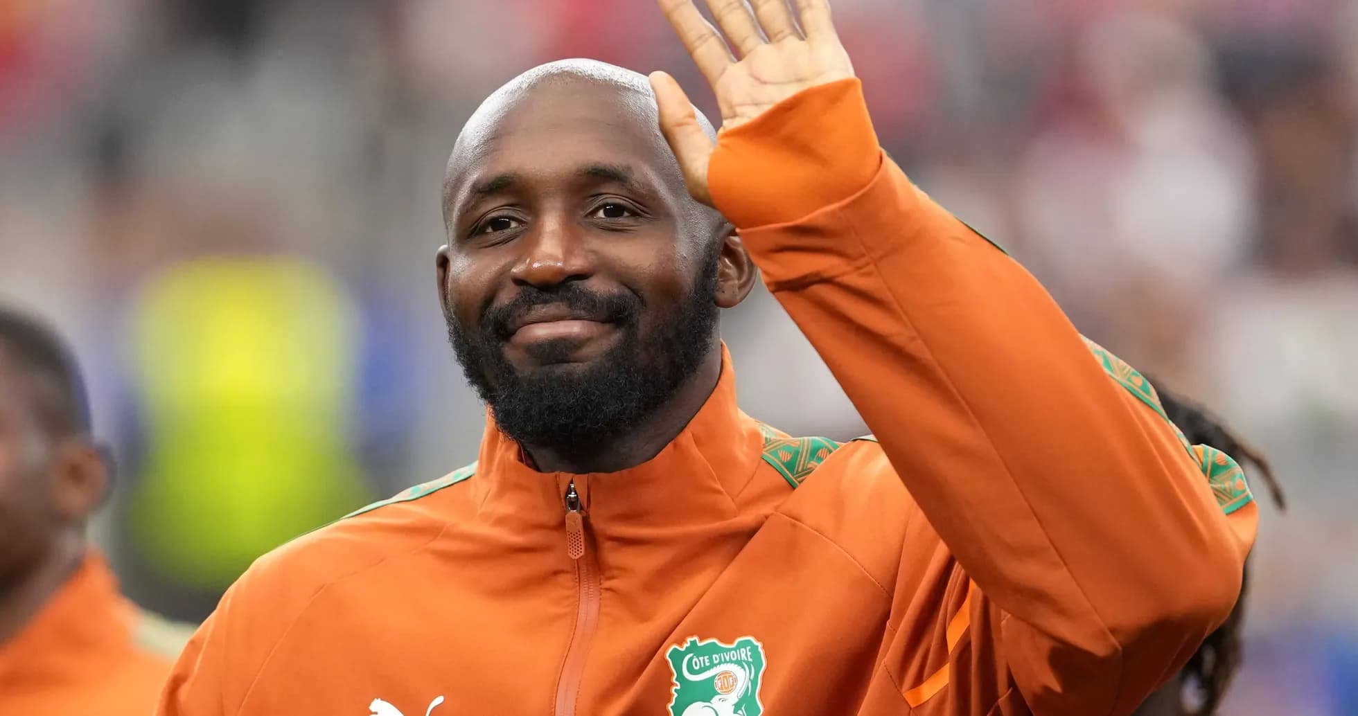 Jugador saludando antes del partido con Cote d'Ivoire Jugador saludando antes del partido con Cote d'Ivoire