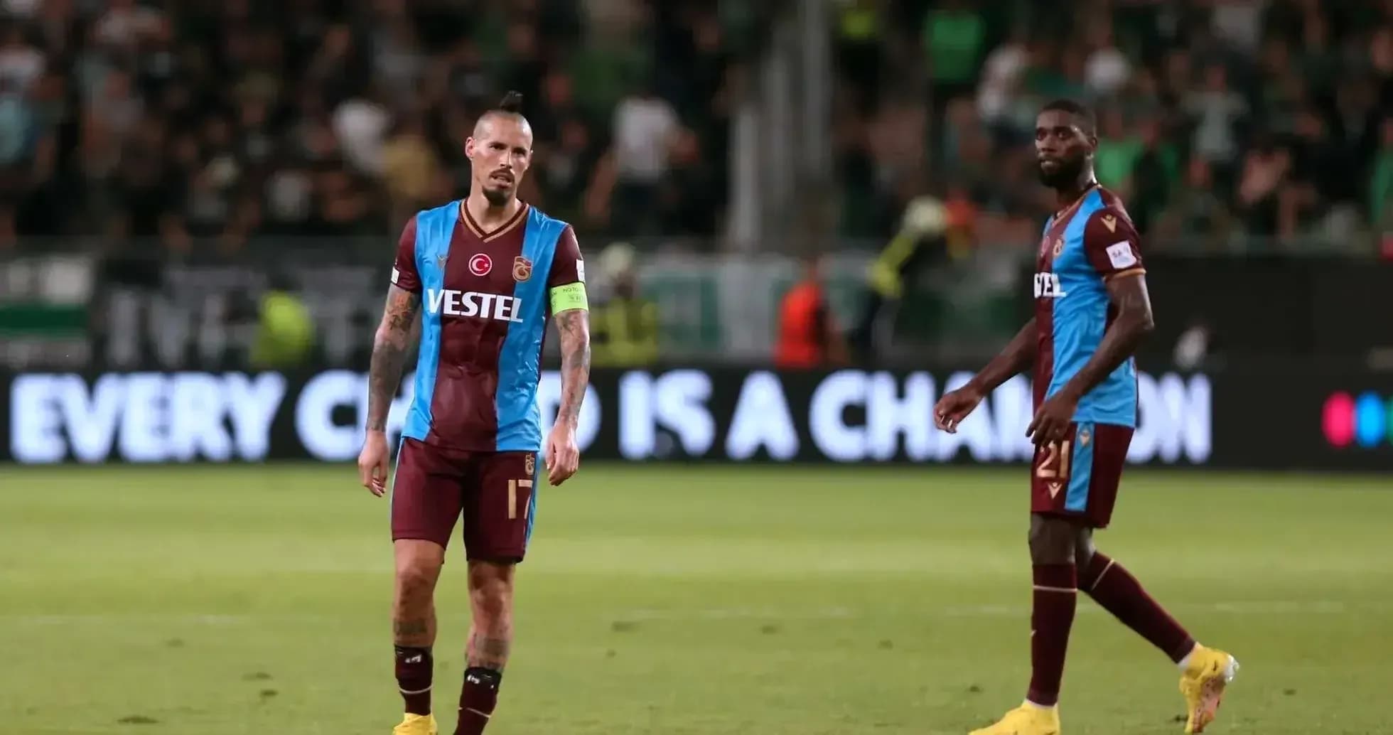 Jugadores de Trabzonspor en el campo Jugadores de Trabzonspor en el campo
