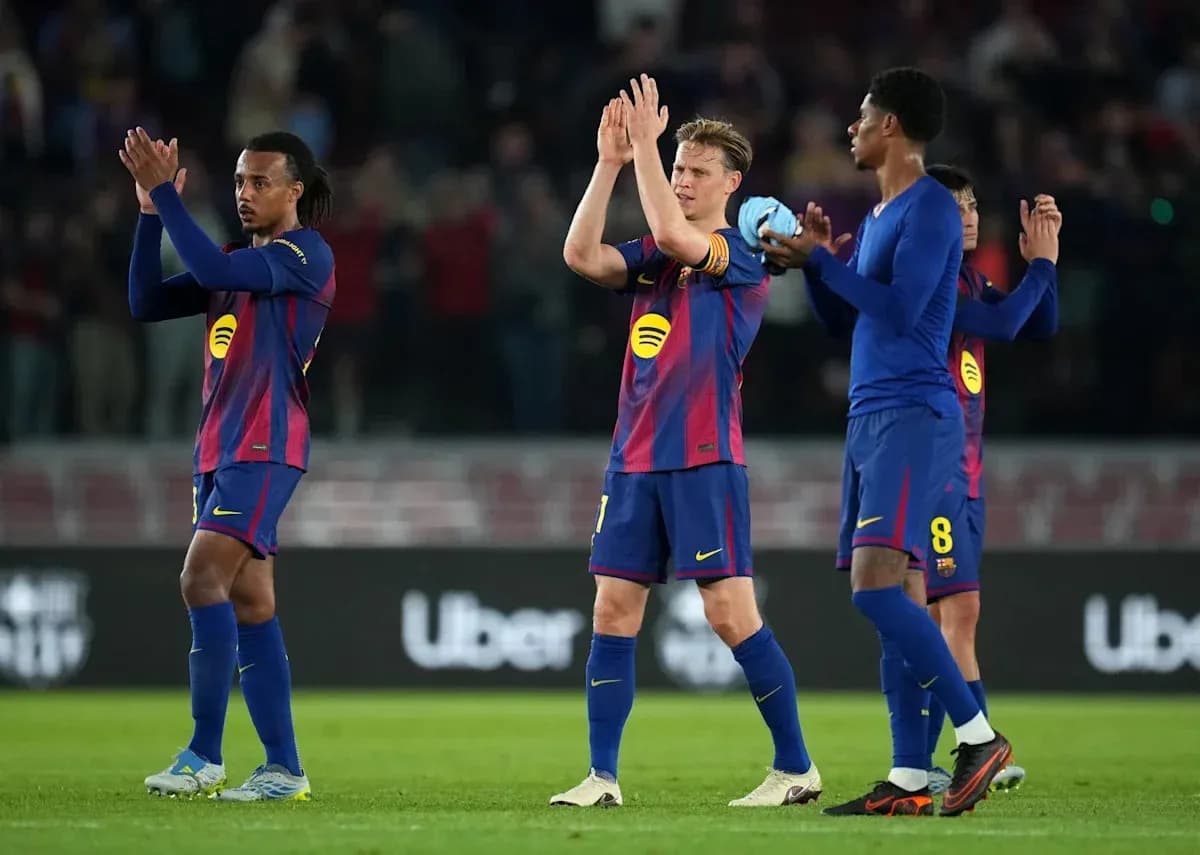 Jugadores del FC Barcelona aplaudiendo al público Jugadores del FC Barcelona aplaudiendo al público