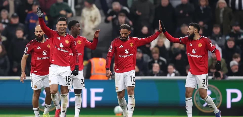 Jugadores de Manchester United celebrando un gol Jugadores de Manchester United celebrando un gol