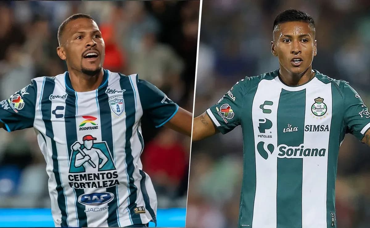 Jugadores de Pachuca y Santos Laguna en acción Jugadores de Pachuca y Santos Laguna en acción