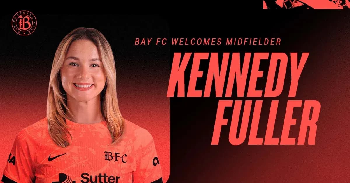Kennedy Fuller en camiseta de Bay FC sonriendo Kennedy Fuller en camiseta de Bay FC sonriendo