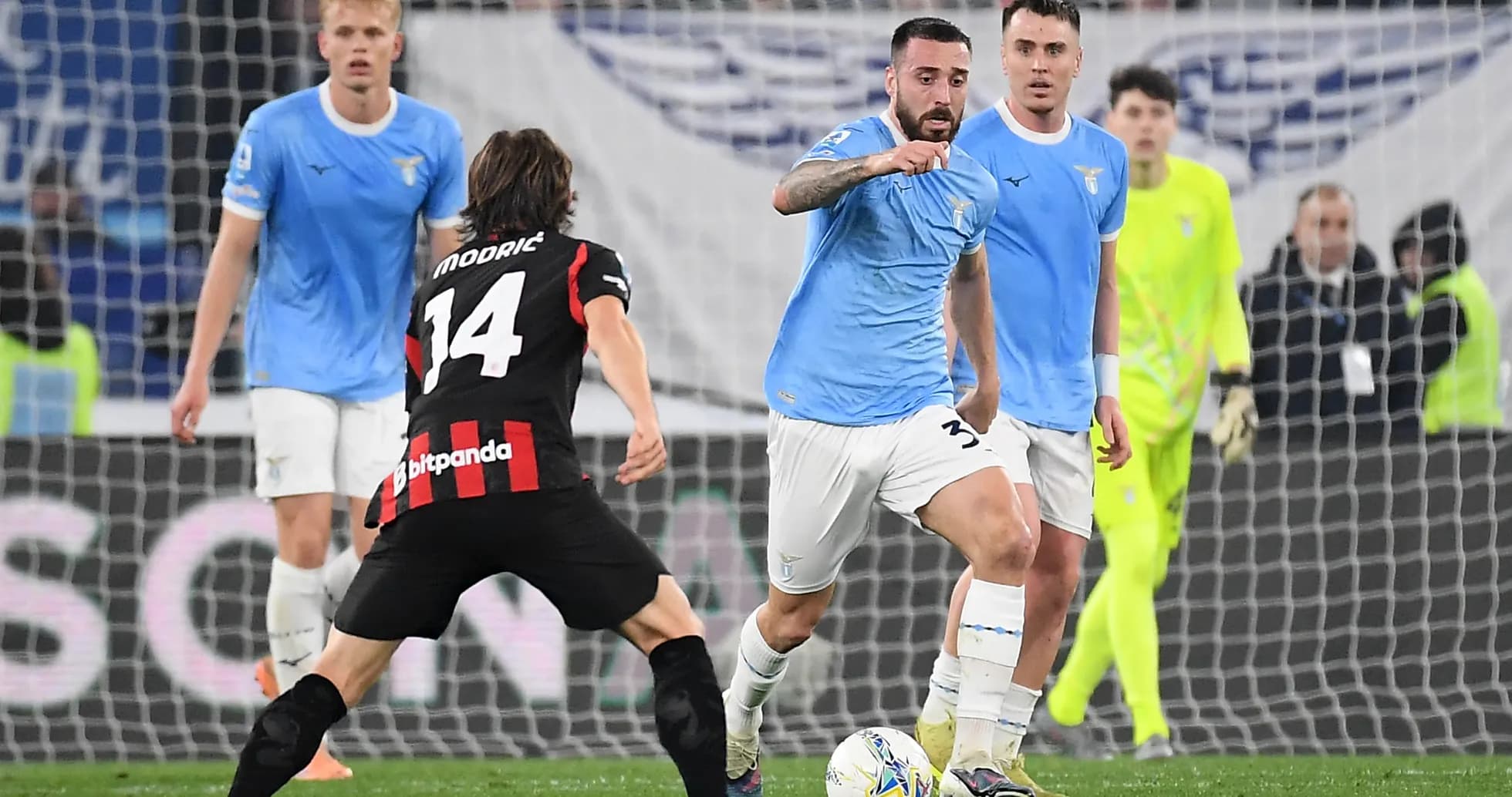 Lazio atacando durante un partido de fútbol Lazio atacando durante un partido de fútbol
