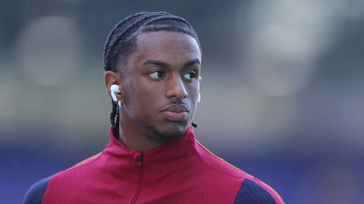 Jugador con auriculares en entrenamiento previo Jugador con auriculares en entrenamiento previo
