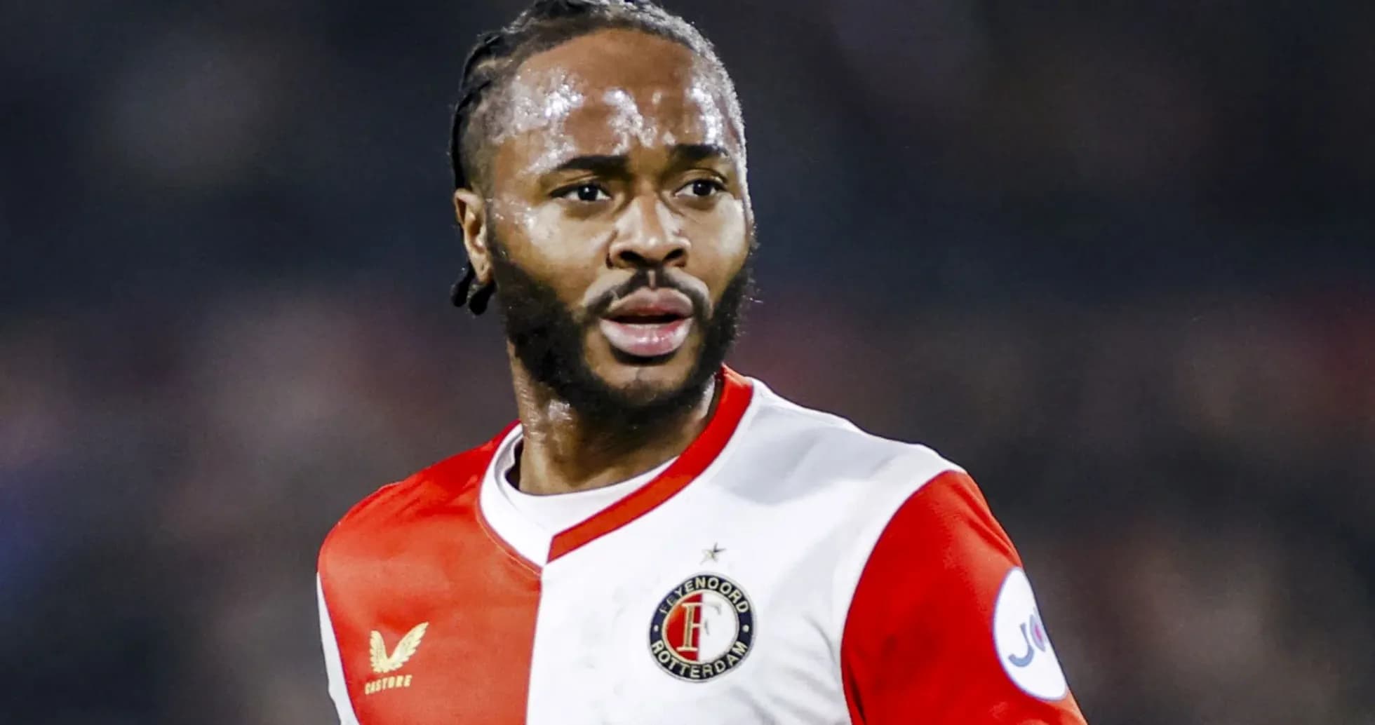 Jugador de Feyenoord en acción durante partido Jugador de Feyenoord en acción durante partido