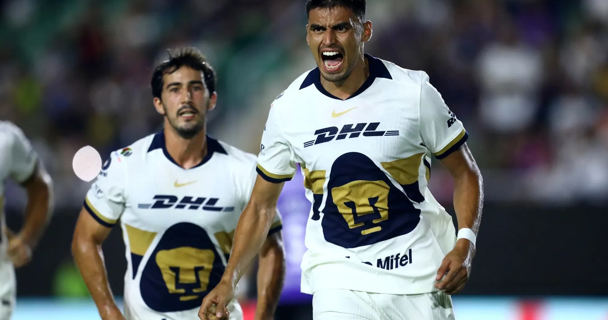 Jugadores de Pumas celebrando un gol Jugadores de Pumas celebrando un gol