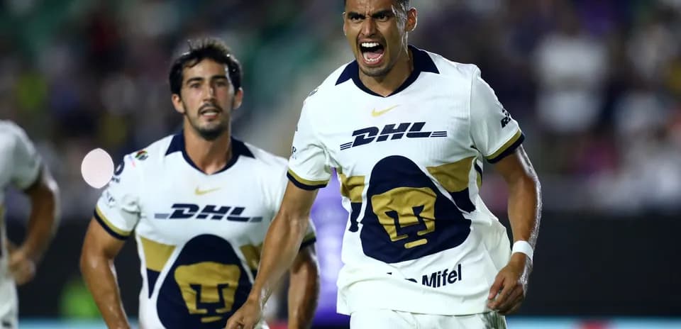 Jugadores de Pumas celebrando un gol Jugadores de Pumas celebrando un gol