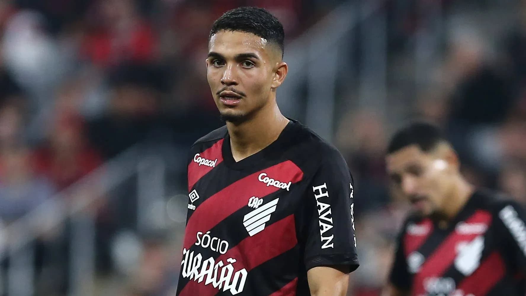 Jugador de Athletico Paranaense en el campo Jugador de Athletico Paranaense en el campo