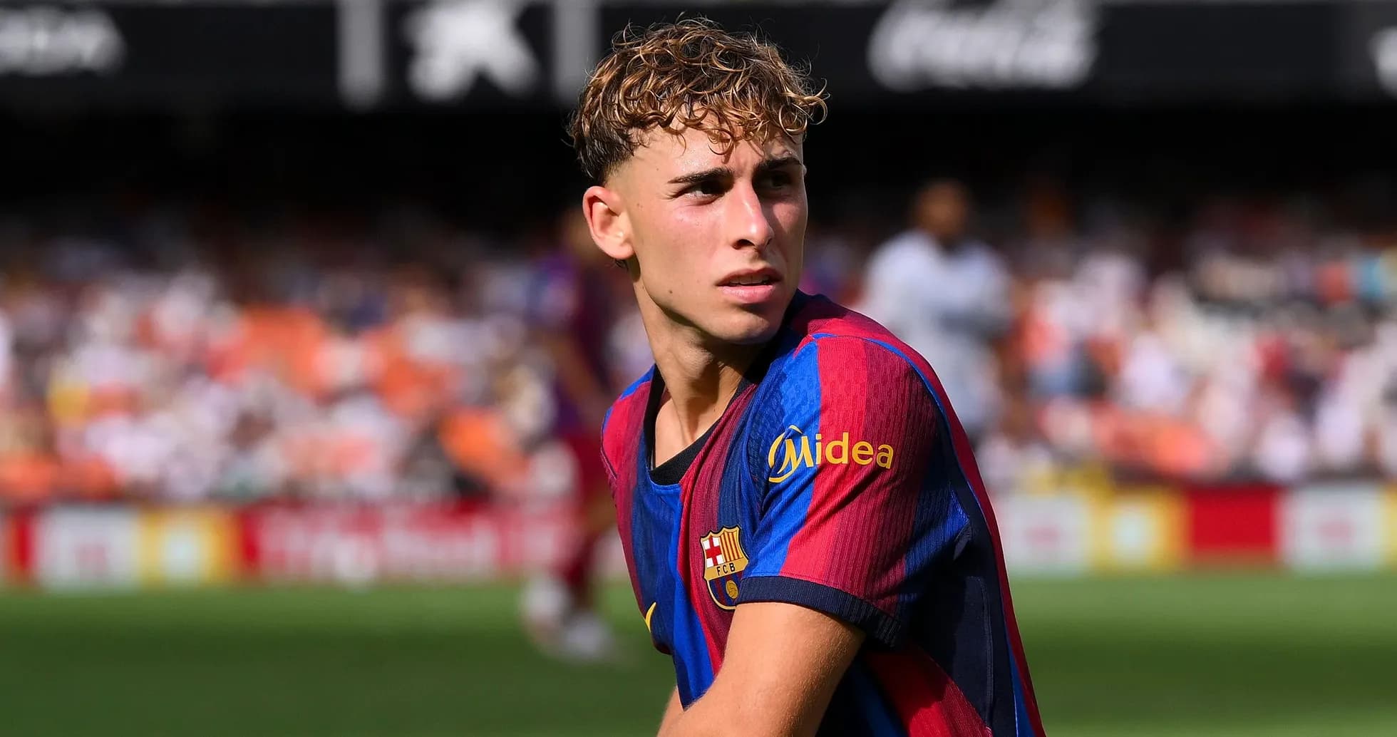 Jugador del FC Barcelona en el campo durante el partido Jugador del FC Barcelona en el campo durante el partido