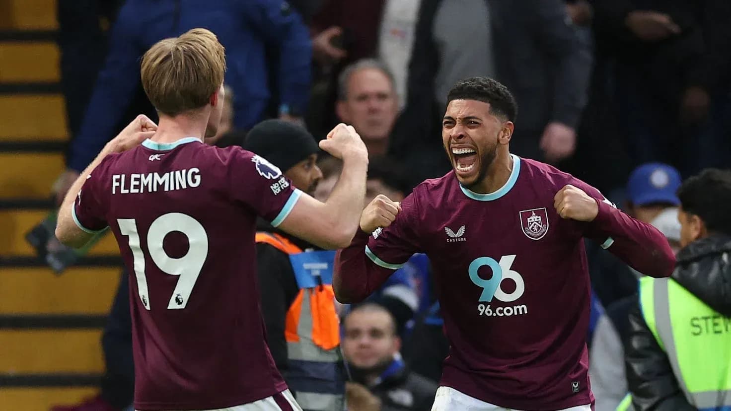 Flemming y compañero celebrando un gol Flemming y compañero celebrando un gol