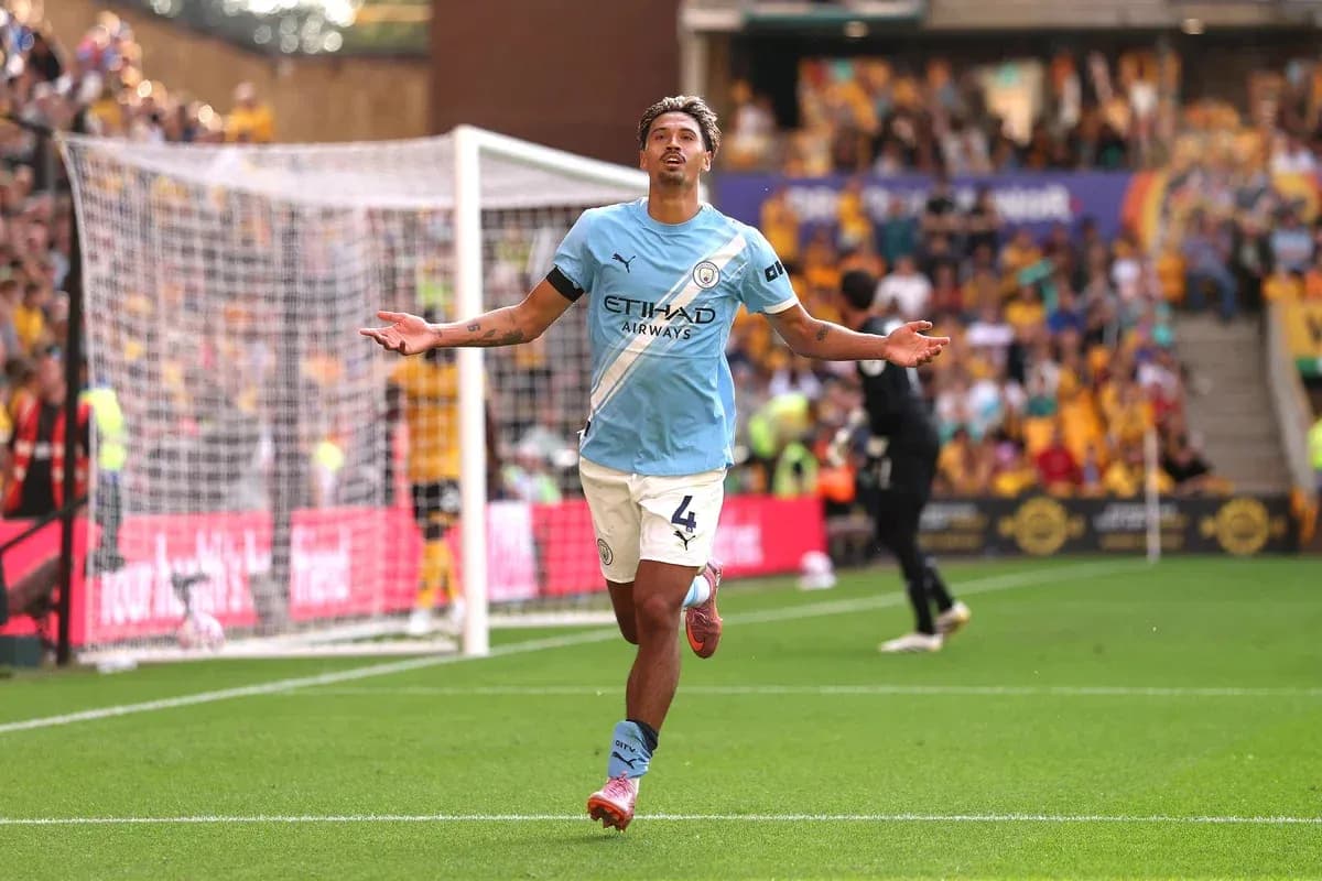 Jugador de Manchester City celebrando un gol Jugador de Manchester City celebrando un gol