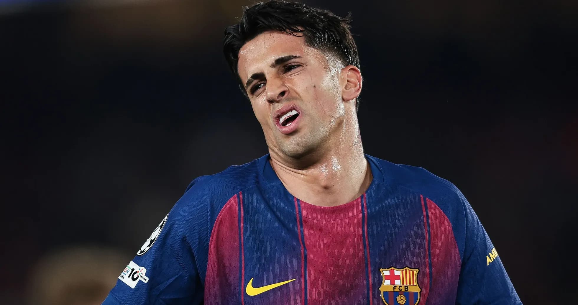 Jugador de Barcelona mostrando expresión de frustración Jugador de Barcelona mostrando expresión de frustración