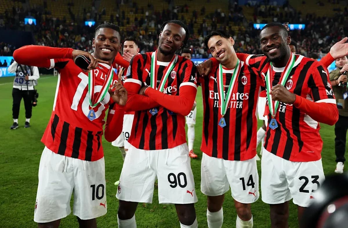 Jugadores del AC Milan celebrando con medallas Jugadores del AC Milan celebrando con medallas