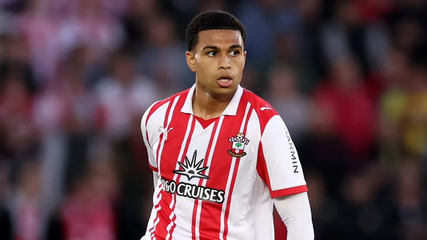 Jugador de Southampton en acción durante el partido Jugador de Southampton en acción durante el partido