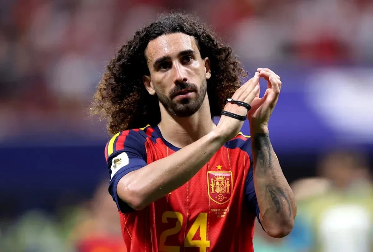 Jugador de España aplaudiendo en el campo Jugador de España aplaudiendo en el campo