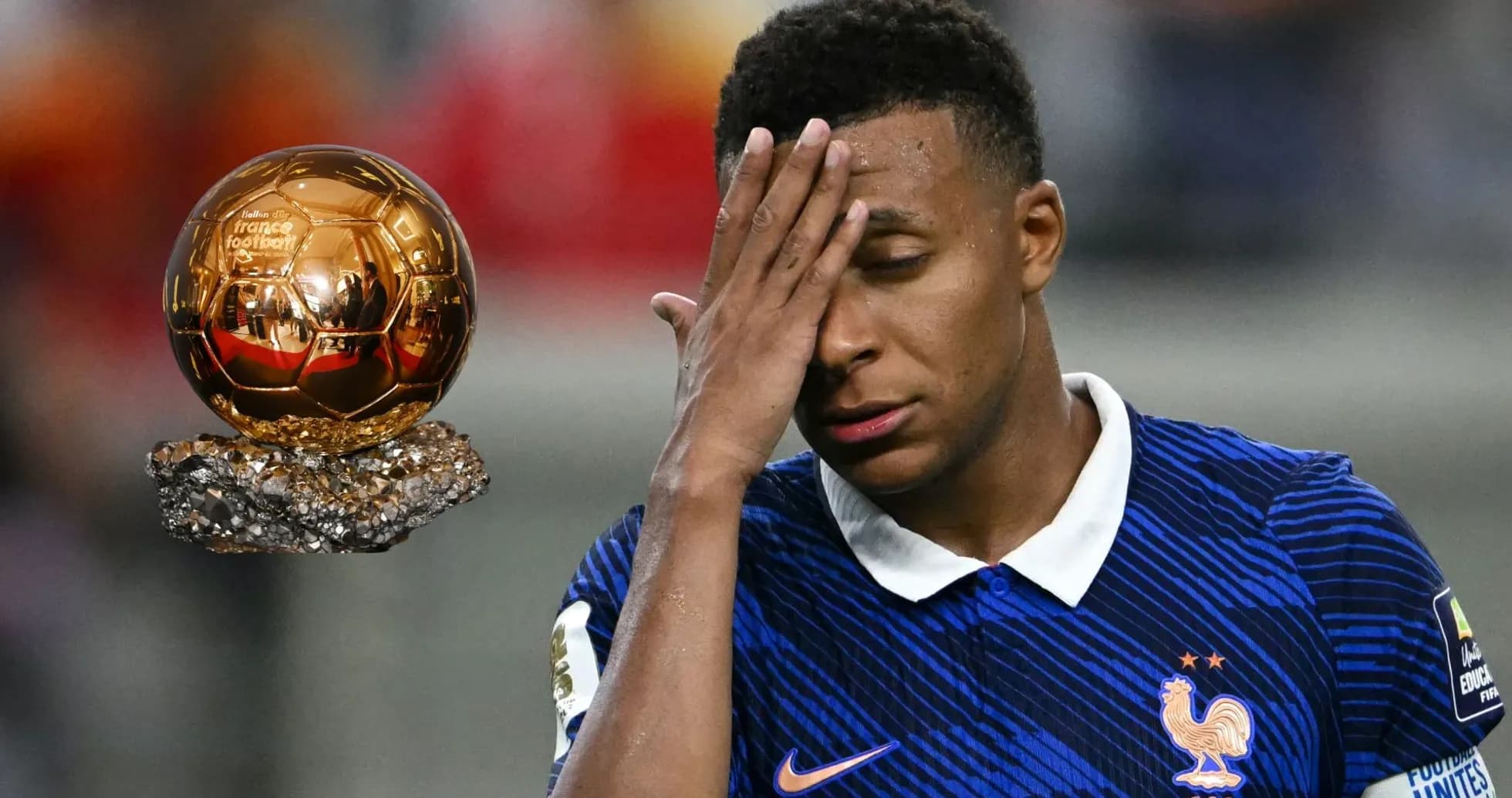 Jugador con camiseta de Francia junto a Balón de Oro Jugador con camiseta de Francia junto a Balón de Oro