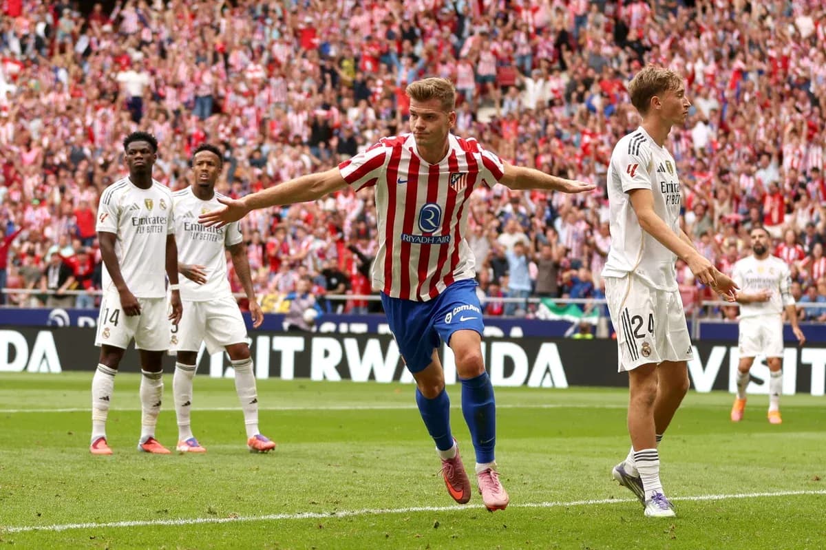 Jugador del Atlético de Madrid celebra un gol Jugador del Atlético de Madrid celebra un gol