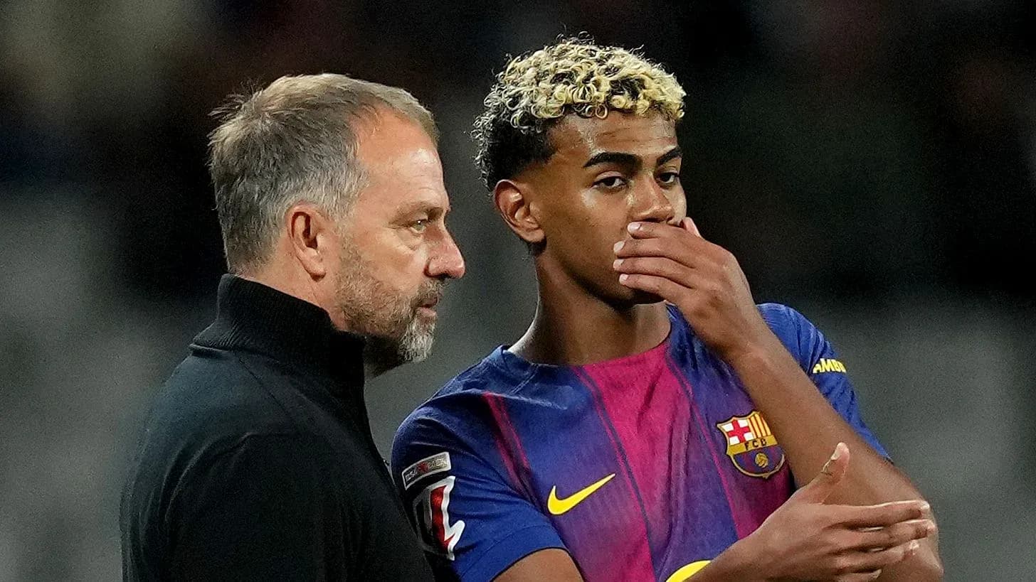 Entrenador hablando con jugador del FC Barcelona Entrenador hablando con jugador del FC Barcelona
