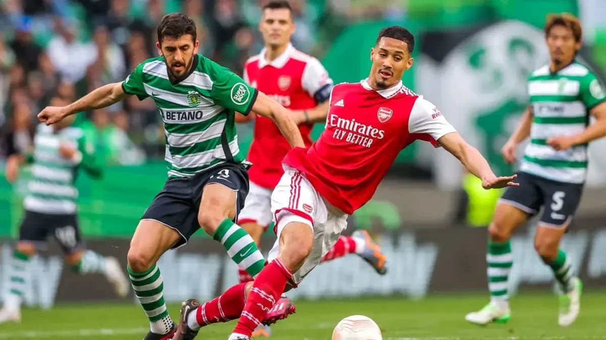 Jugador de Sporting CP y Arsenal en acción Jugador de Sporting CP y Arsenal en acción