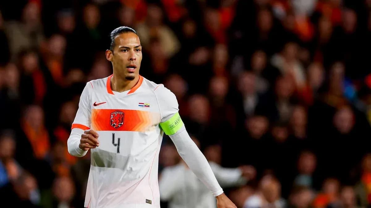 Jugador con camiseta de los Países Bajos en el campo Jugador con camiseta de los Países Bajos en el campo
