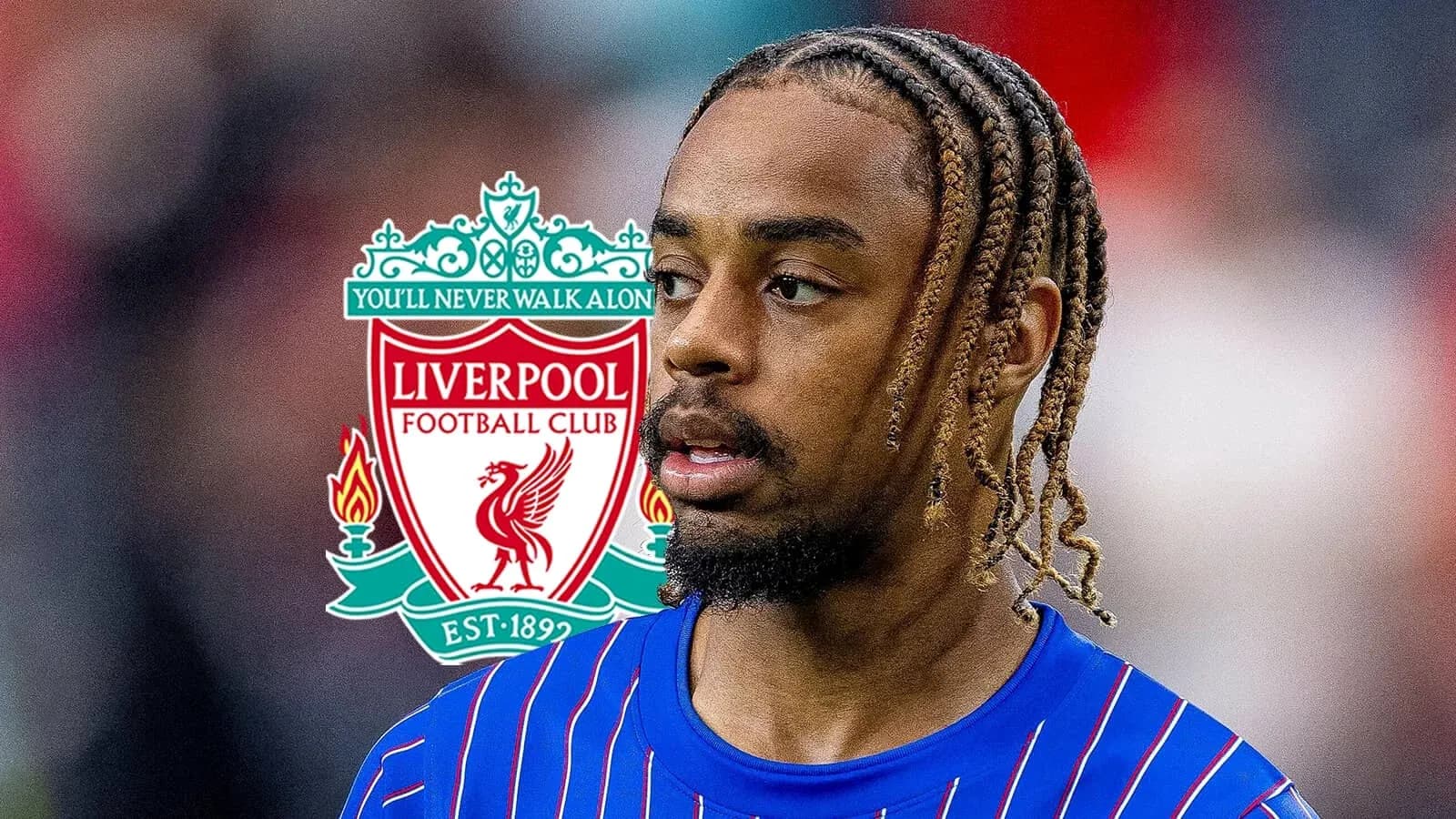 Jugador de Liverpool en uniforme azul antes del partido Jugador de Liverpool en uniforme azul antes del partido
