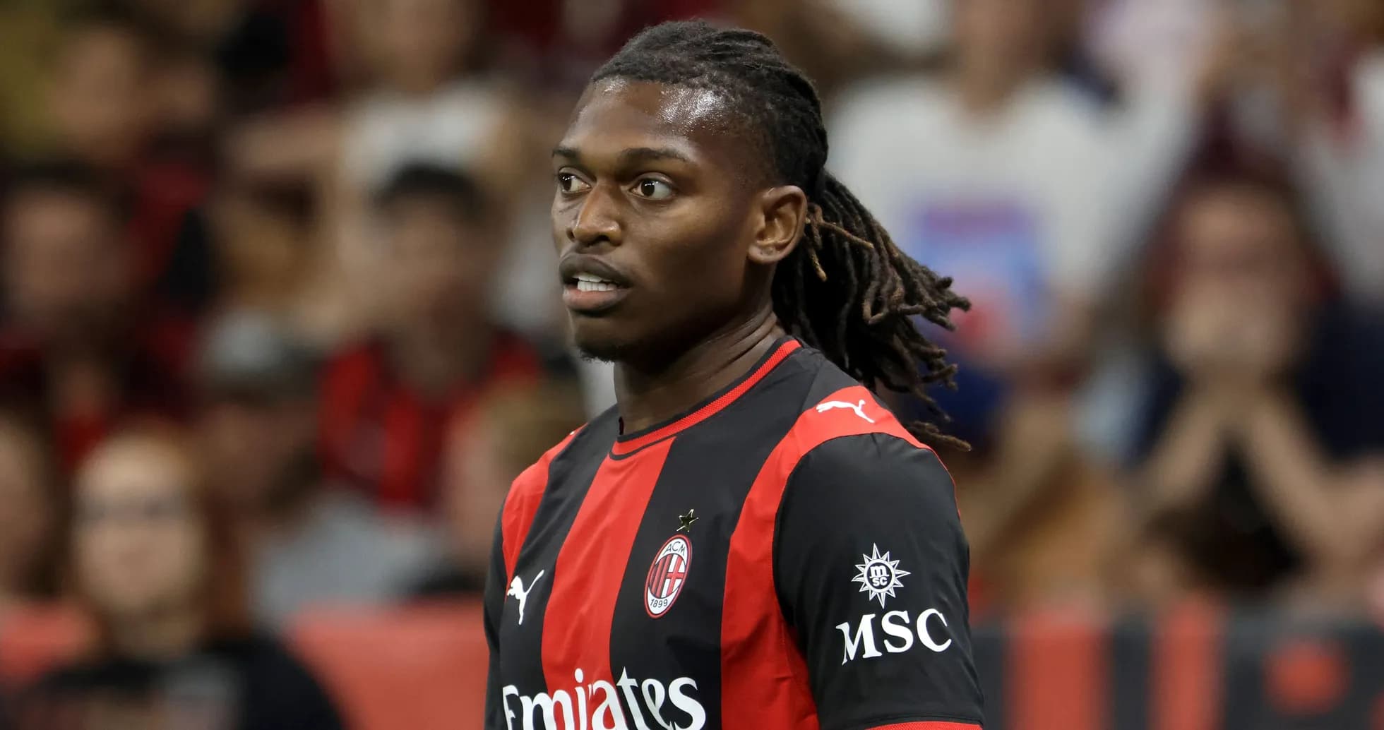Jugador de AC Milan en acción durante un partido Jugador de AC Milan en acción durante un partido