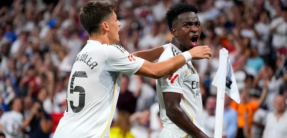 Vinícius Jr. celebra un gol con su compañero Vinícius Jr. celebra un gol con su compañero