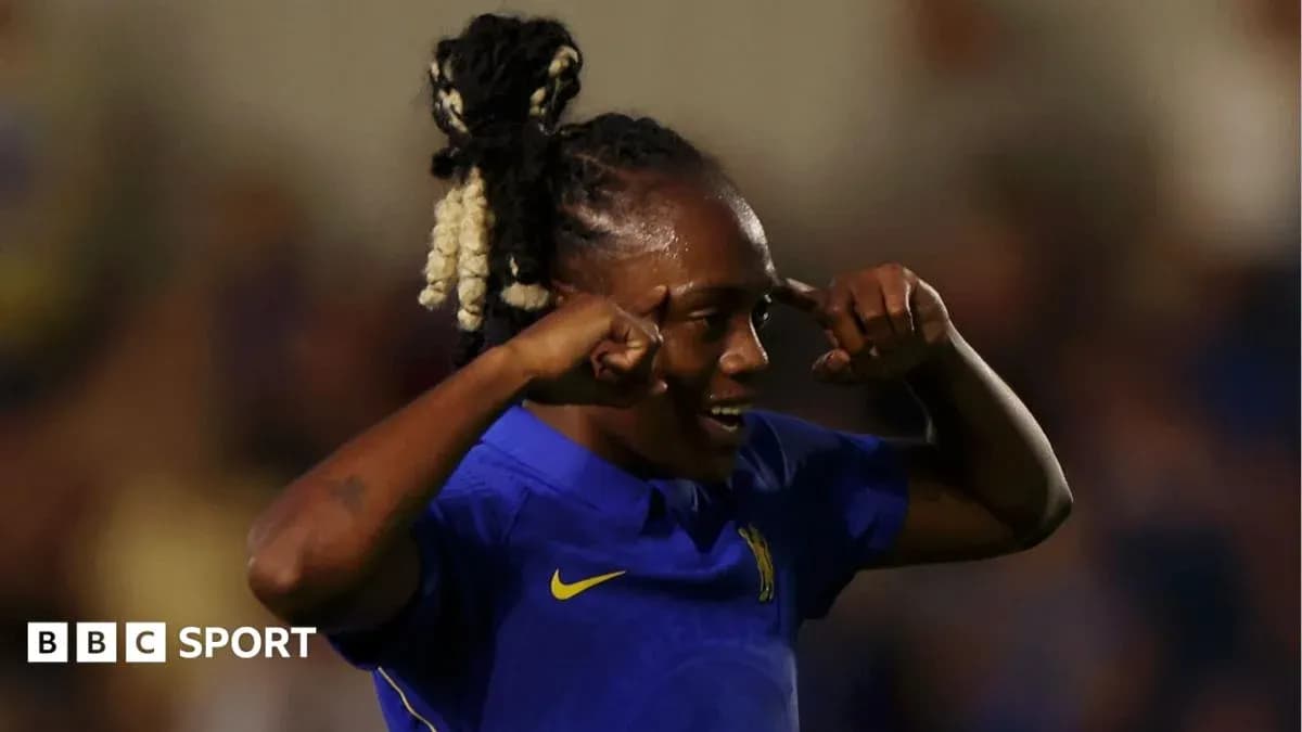 Jugadora de Chelsea celebrando un gol con gesto Jugadora de Chelsea celebrando un gol con gesto