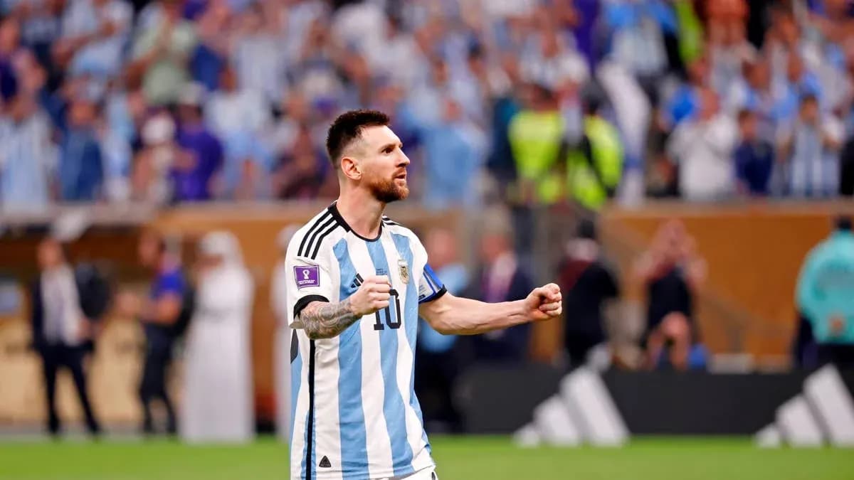 Lionel Messi celebrando con la afición argentina Lionel Messi celebrando con la afición argentina