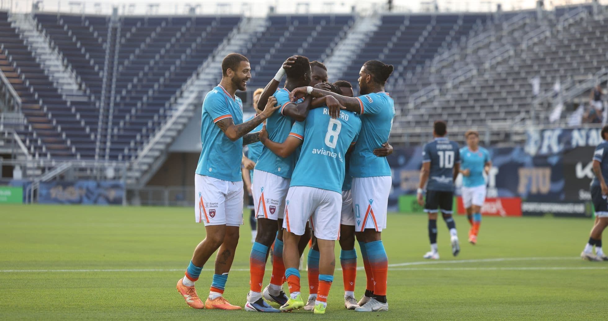Jugadores de Miami FC celebrando un gol Jugadores de Miami FC celebrando un gol