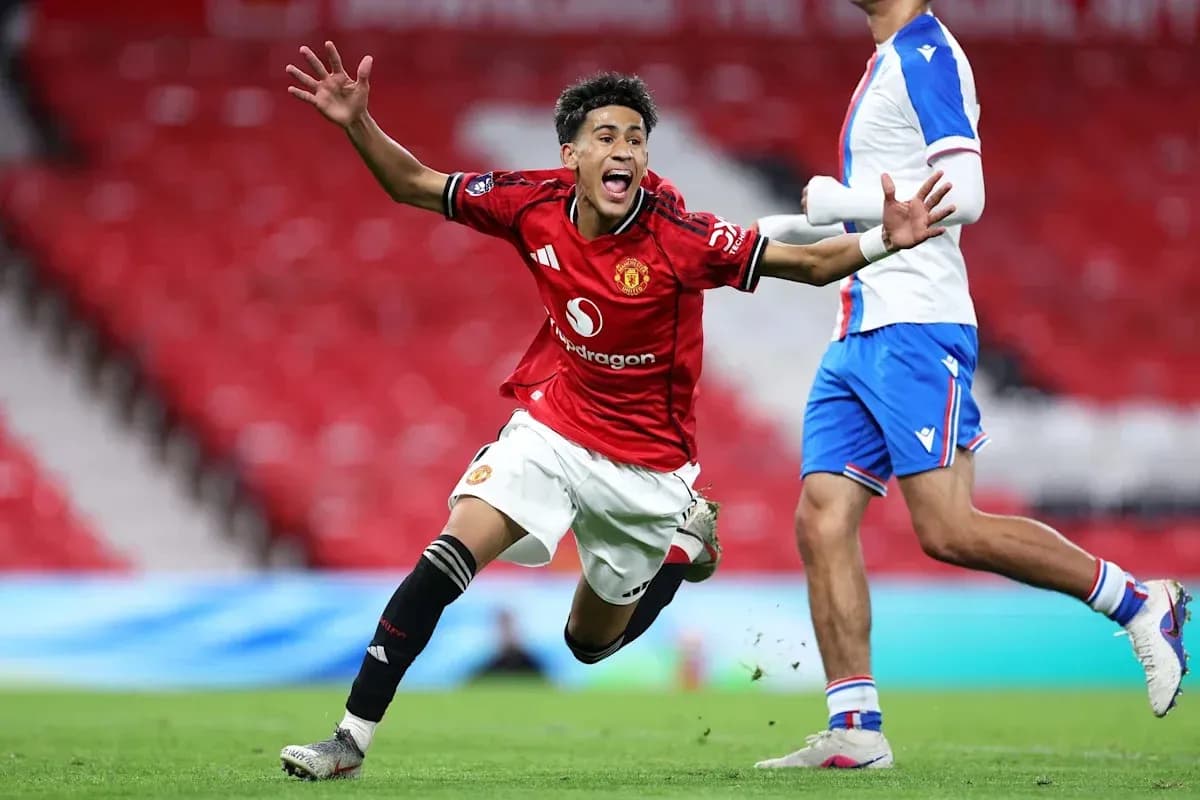 Jugador de Manchester United celebrando un gol Jugador de Manchester United celebrando un gol
