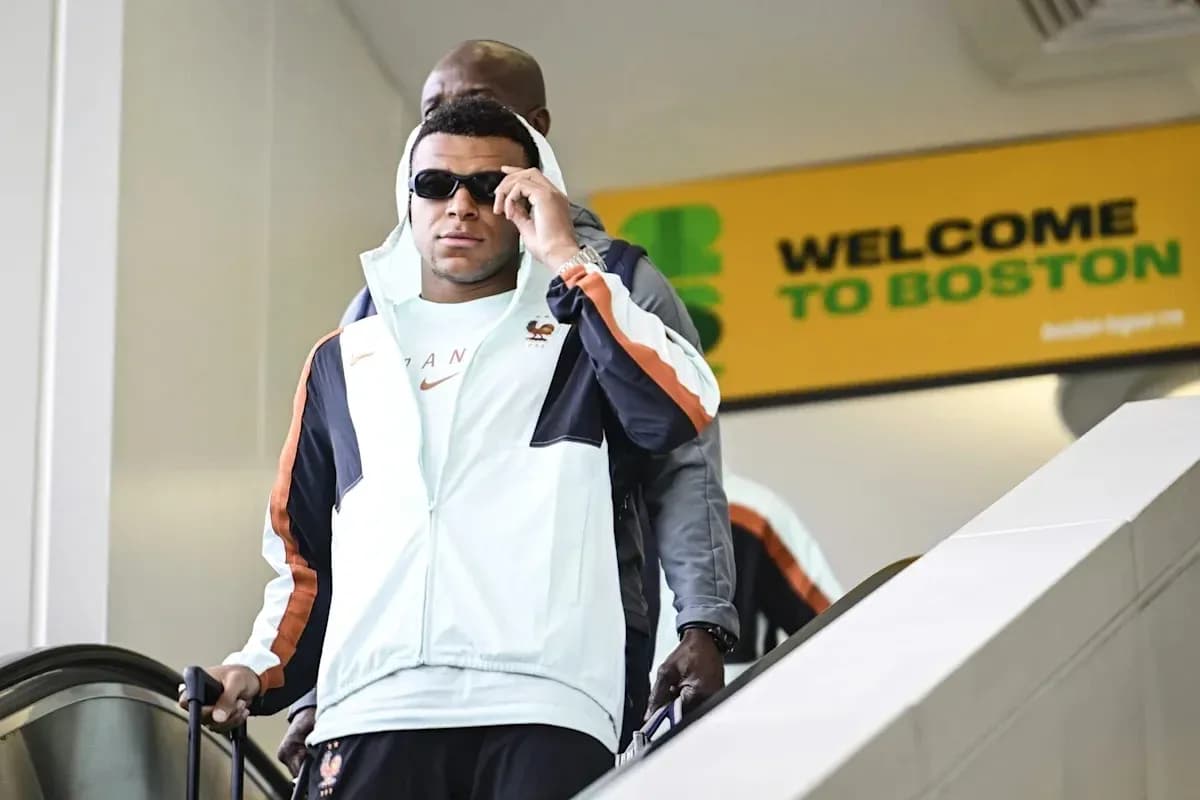 Jugador con gafas de sol llegando a Boston Jugador con gafas de sol llegando a Boston