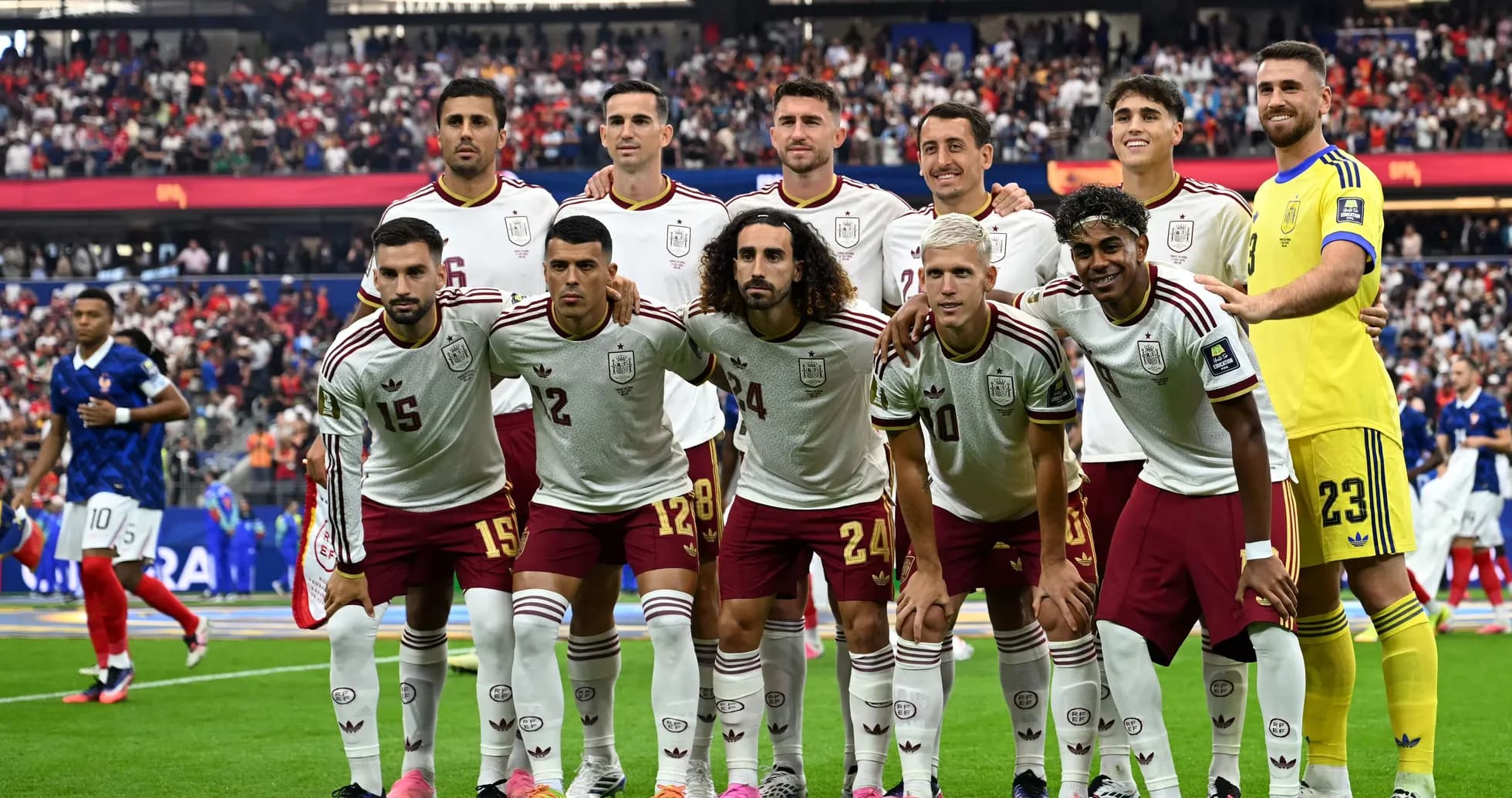 Equipo de fútbol de España posando antes del partido Equipo de fútbol de España posando antes del partido