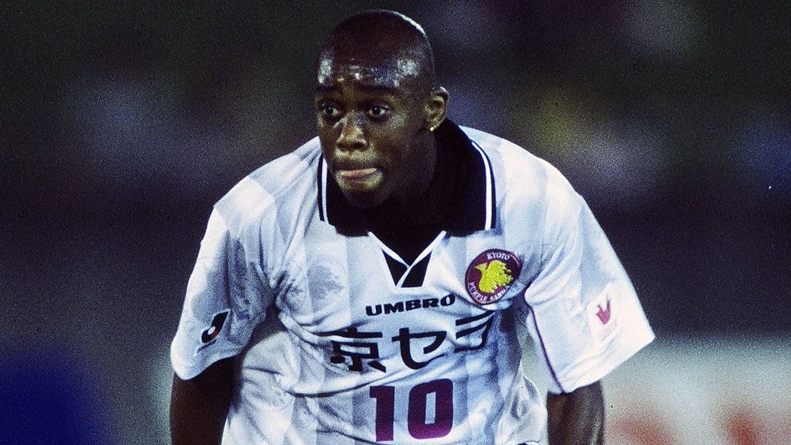Regis Pitbull, exdelantero de Corinthians y Vasco, vive en las calles luchando contra una grave adicción al crack Regis Pitbull, exdelantero de Corinthians y Vasco, vive en las calles luchando contra una grave adicción al crack