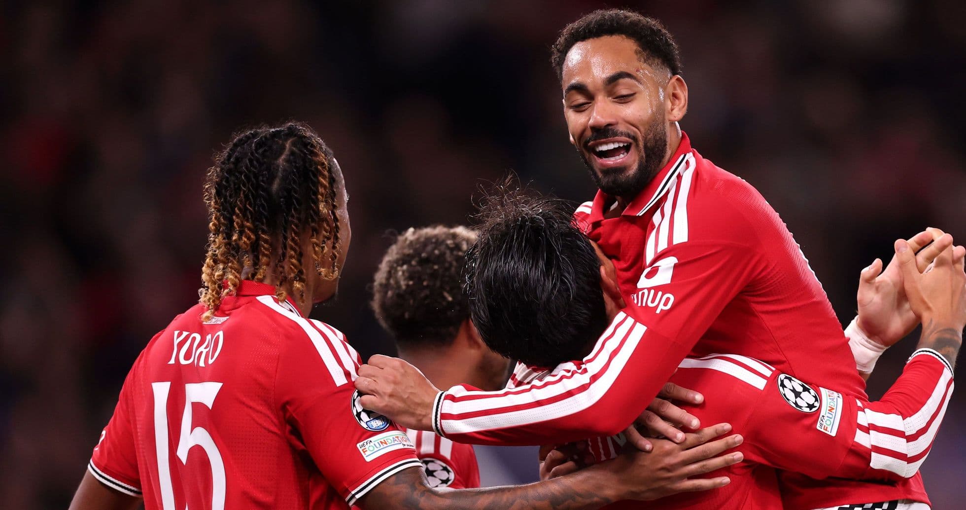 Manchester United rompe sequía de goles en Champions con triunfo contundente ante Sabah Manchester United rompe sequía de goles en Champions con triunfo contundente ante Sabah