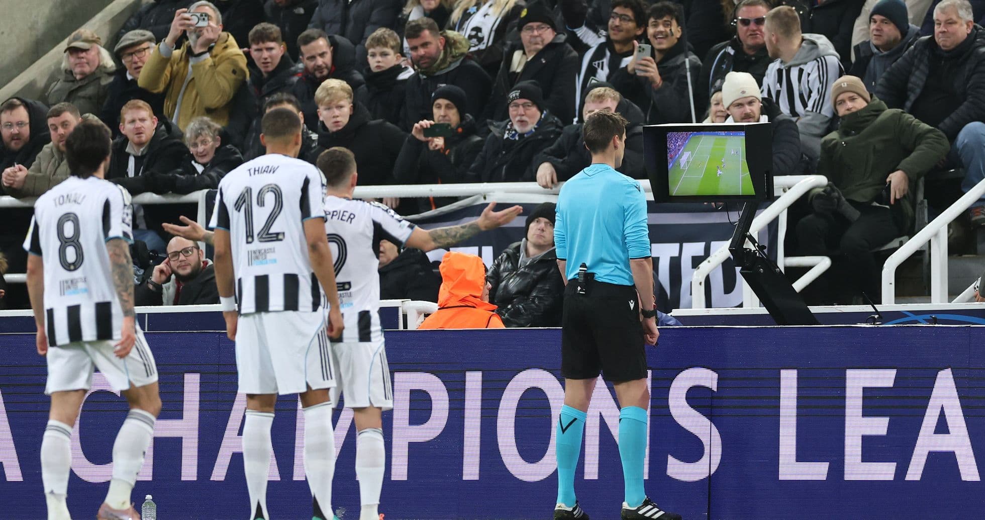 UEFA presenta Clearline para aclarar decisiones del VAR en la Champions League UEFA presenta Clearline para aclarar decisiones del VAR en la Champions League