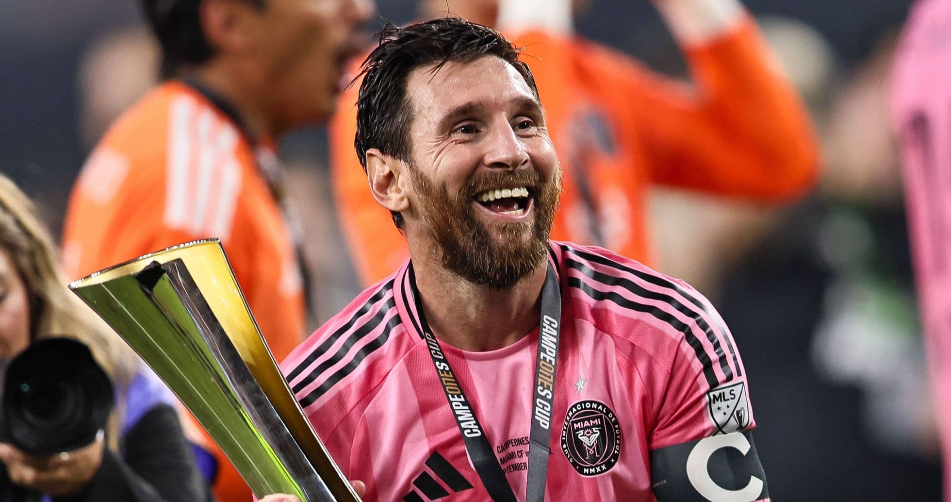 Carolina Holguín, expresidenta del Eldense, pide a Lionel Messi respeto y grandes sueños tras la compra del club Carolina Holguín, expresidenta del Eldense, pide a Lionel Messi respeto y grandes sueños tras la compra del club