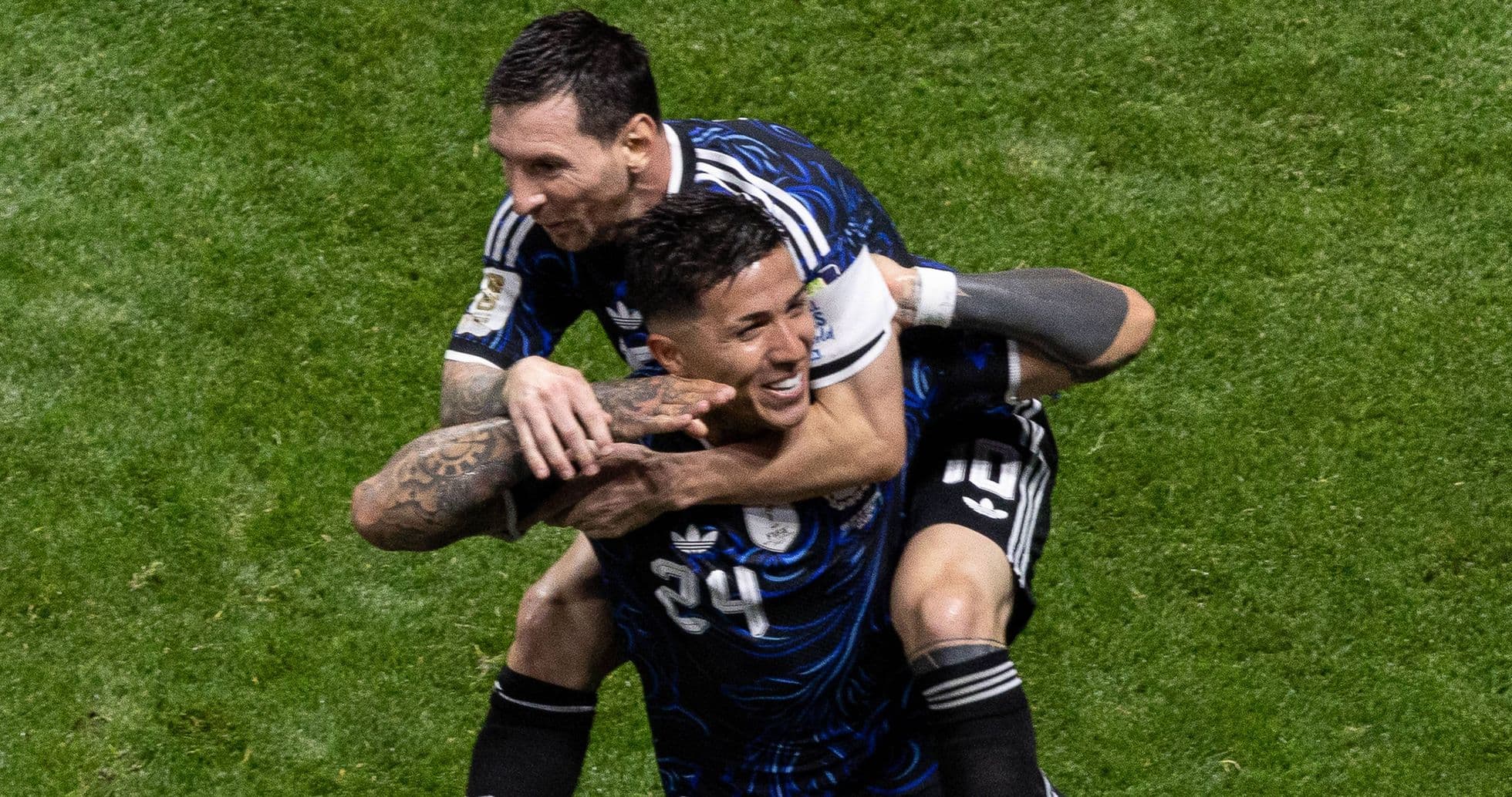 Enzo Fernández rinde homenaje emotivo a Lionel Messi tras su retiro de la selección argentina Enzo Fernández rinde homenaje emotivo a Lionel Messi tras su retiro de la selección argentina